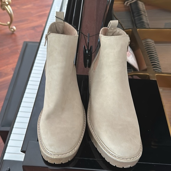 Ankle boots NWT - Picture 2 of 3